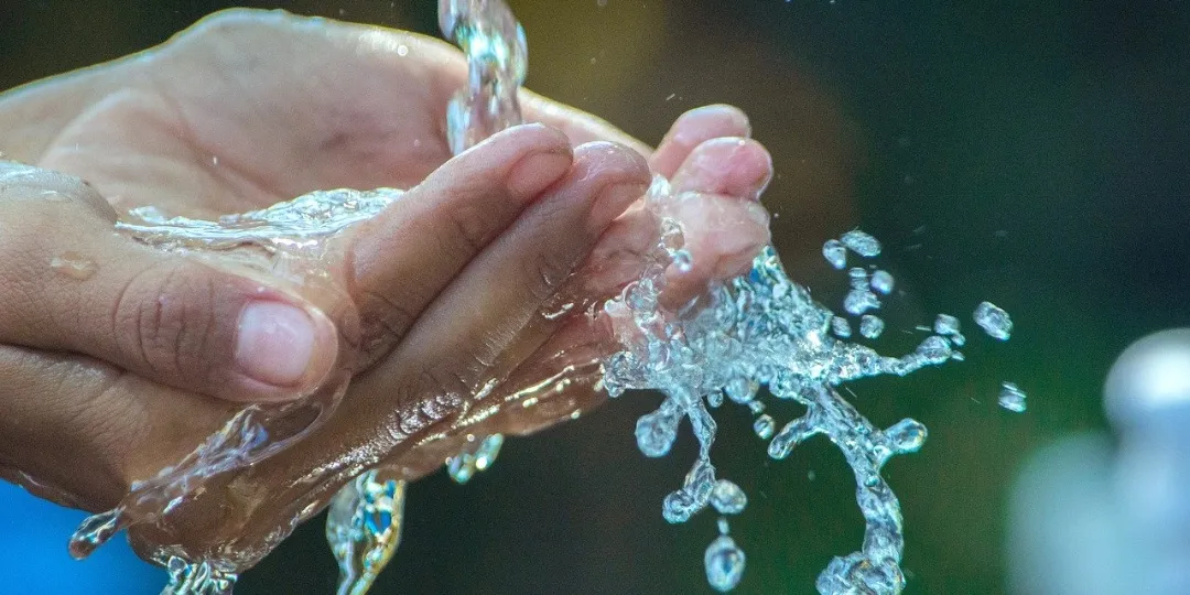 源码被倒卖，大厂薅羊毛，开源真的只能被予取予求？